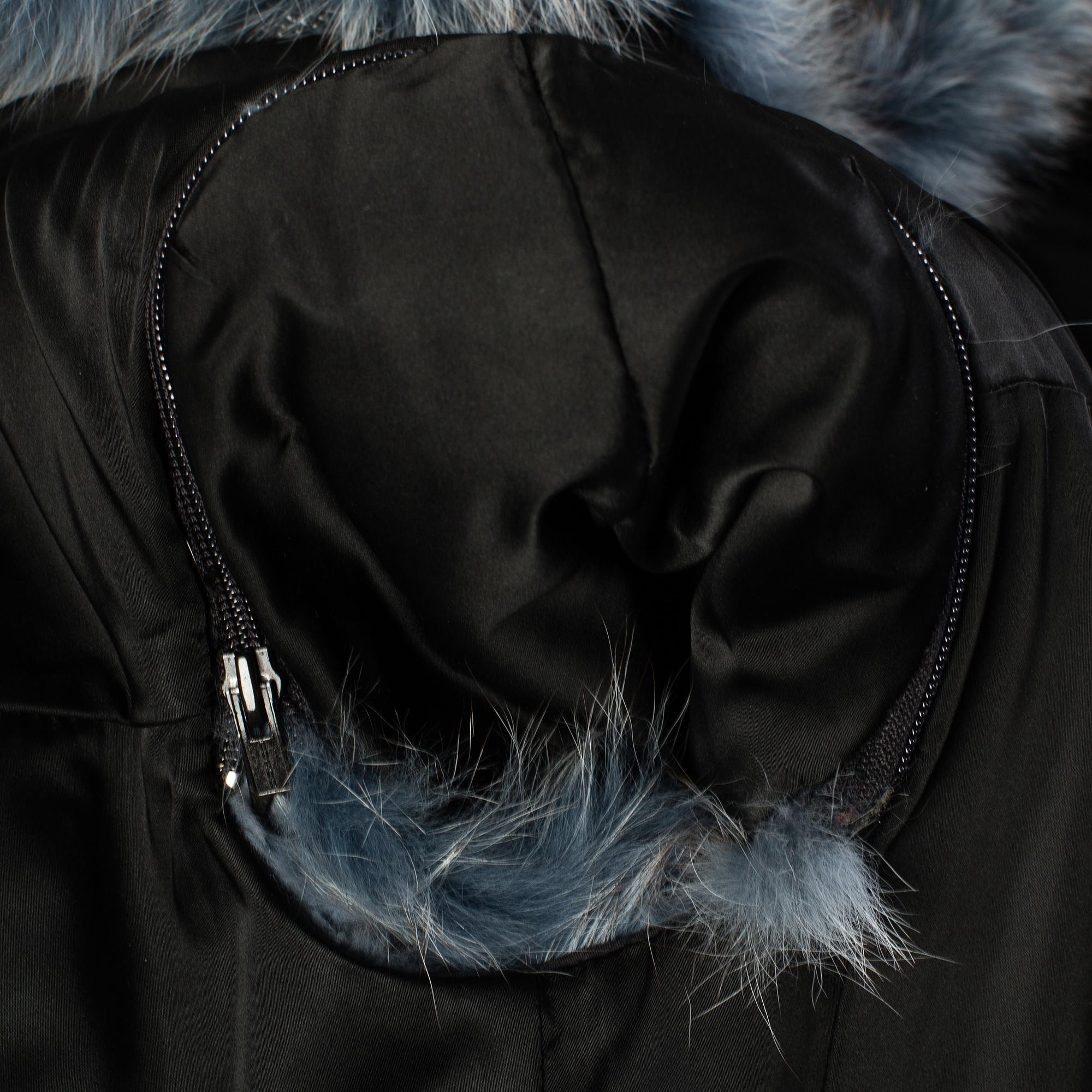 A fox jacket by Karl Lindblom, Stockholm, in size app 38.