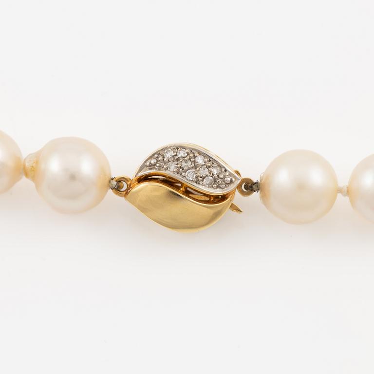 Collier med odlade pärlor, lås 18K guld med åttkantslipade diamanter.