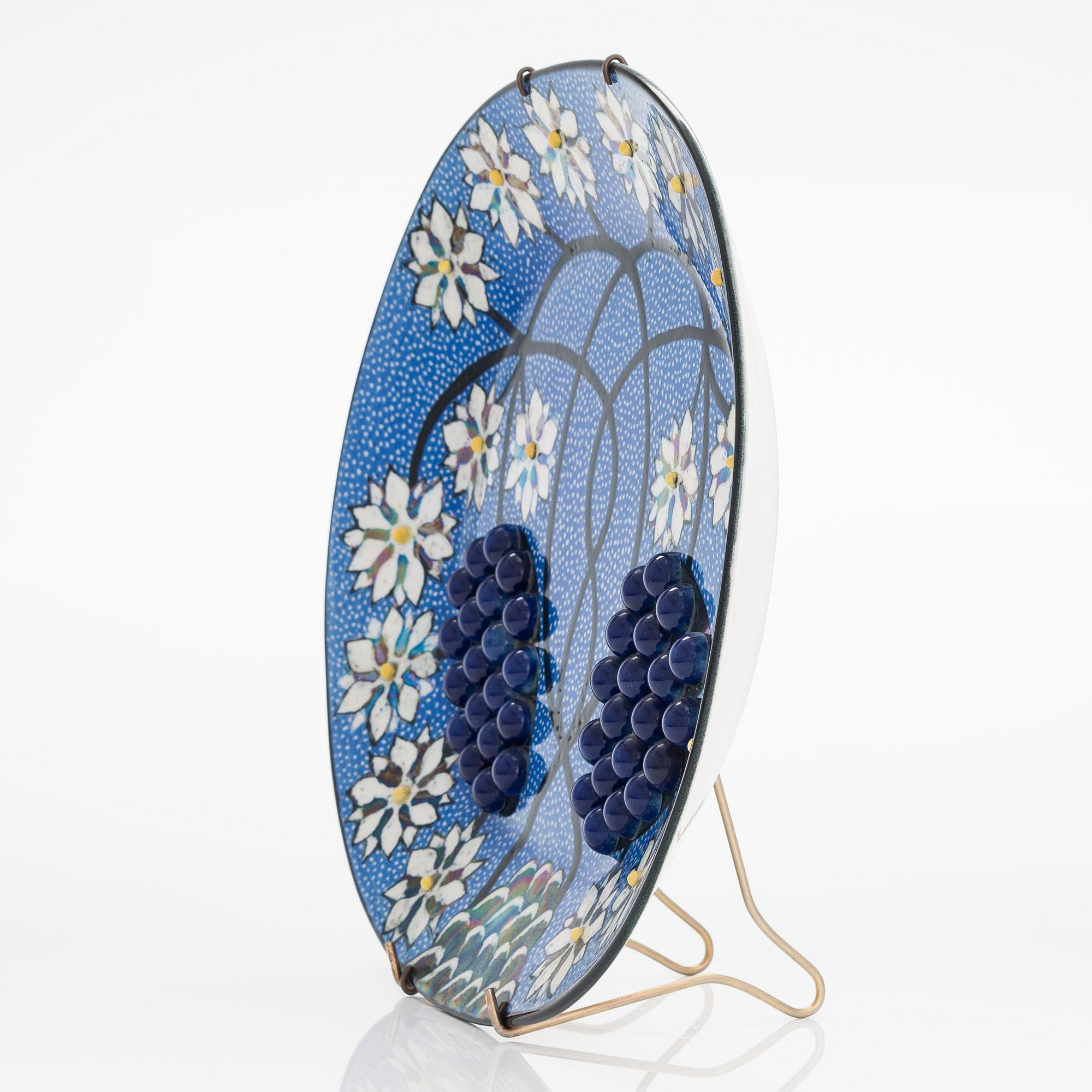 Birger Kaipiainen, a decorative ceramic plate signed Kaipiainen Arabia.