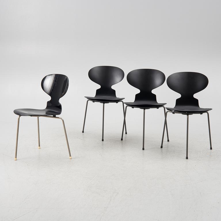 Arne Jacobsen, stolar, 4 st, "Myran", Fritz Hansen, Danmark, 1900-talets andra hälft resp 2024.