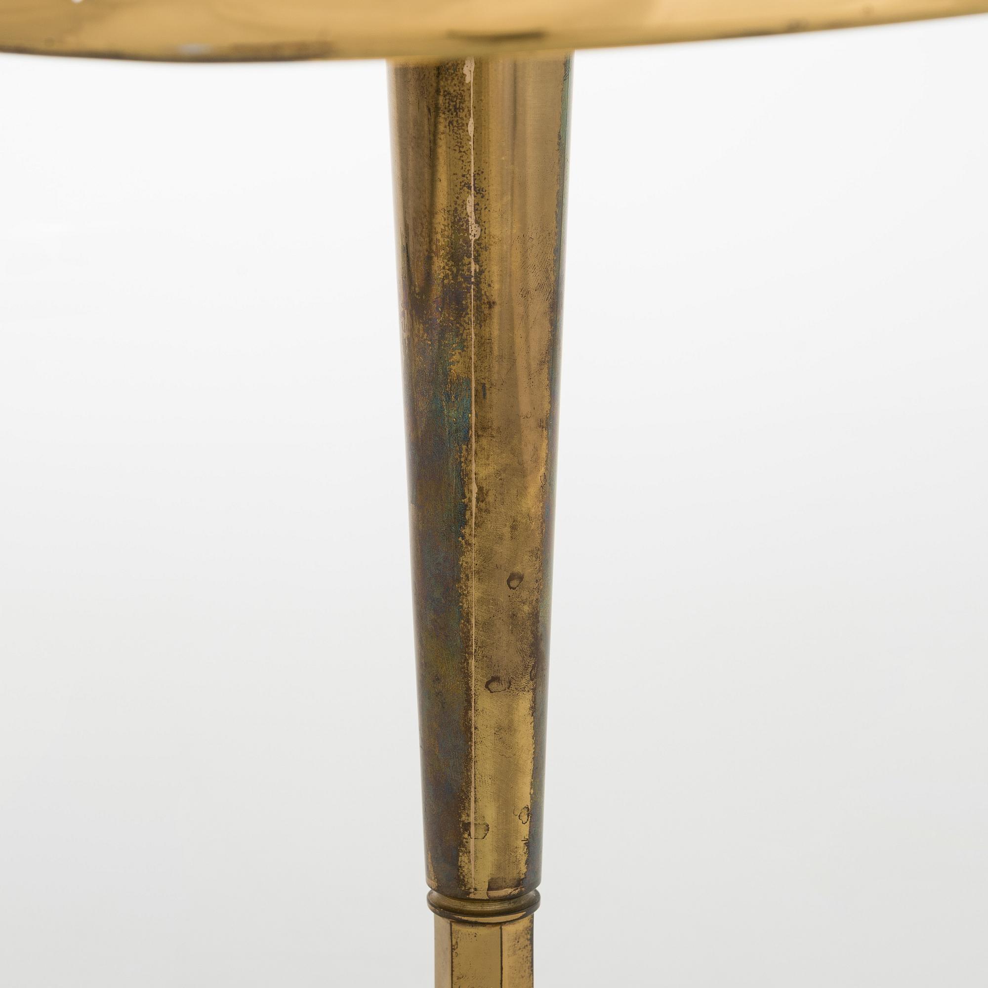 Paavo Tynell, pöytävalaisinpari, malli 5061, Idman 1900-luvun puoliväli.