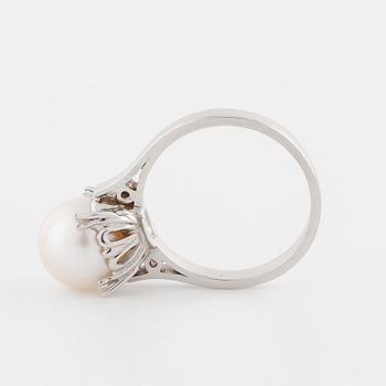 A cultured pearl and brilliant cut diamond ring.