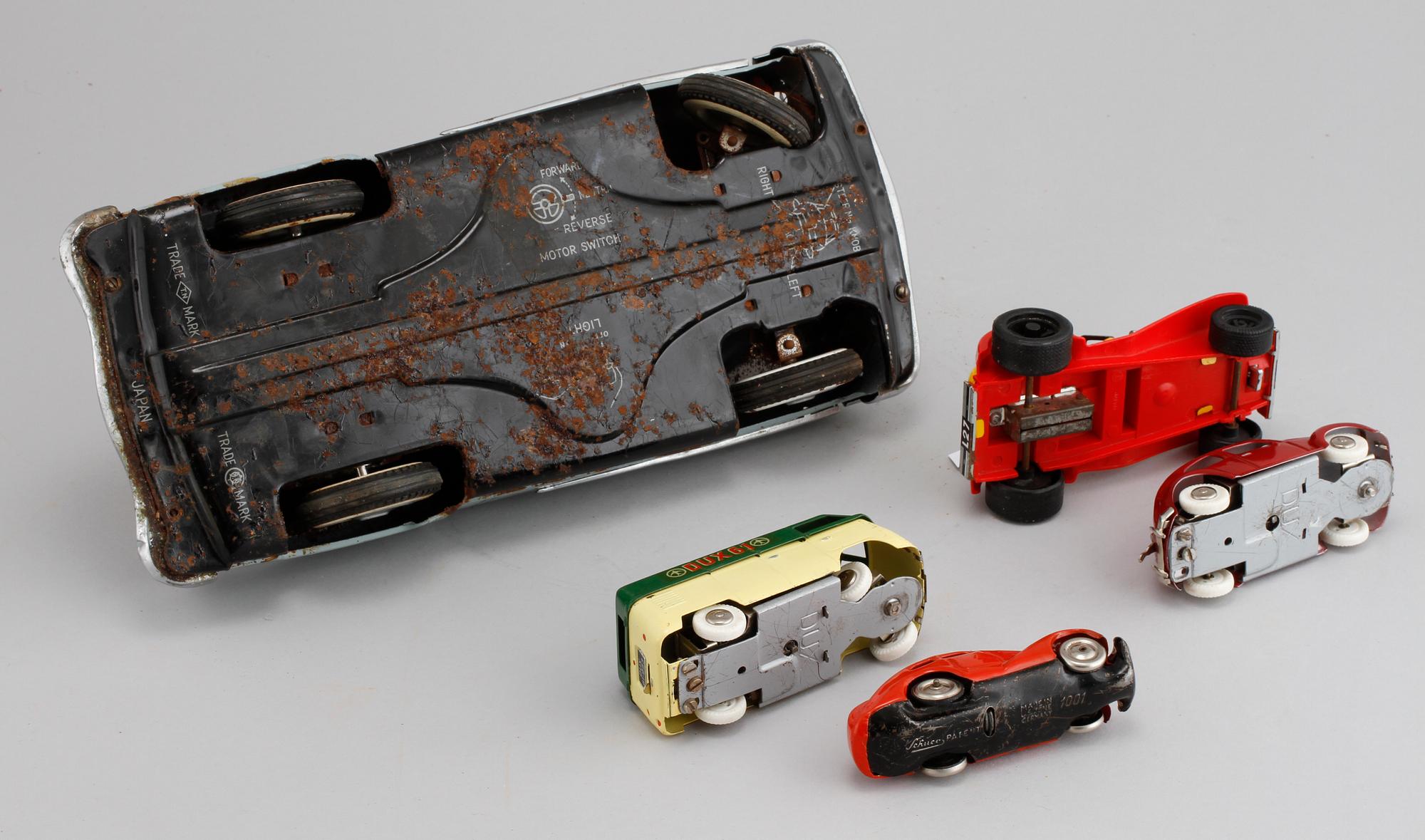 PARTI LEKSAKER, bilar, 5 stycken, 1900-talets mitt.