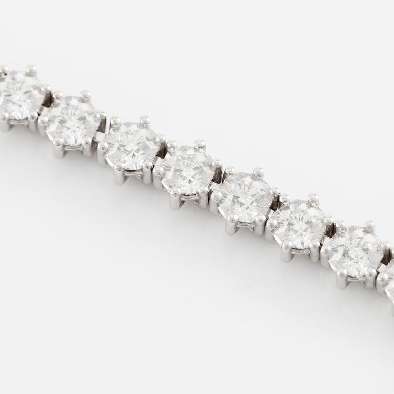 Tennis bracelet, 18K white gold with fancy-cut diamonds.
