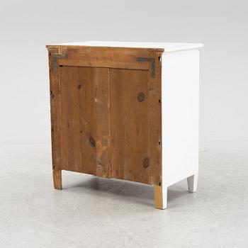 Byrå, gustaviansk stil, omkring år 1900.