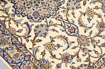 A Keshan runner, c. 586 x 103 cm.