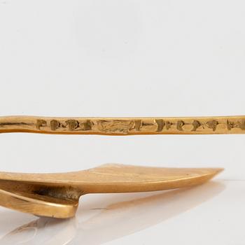 Tie pin/hat pin, in the form of a sword, 18K gold with seed pearls.