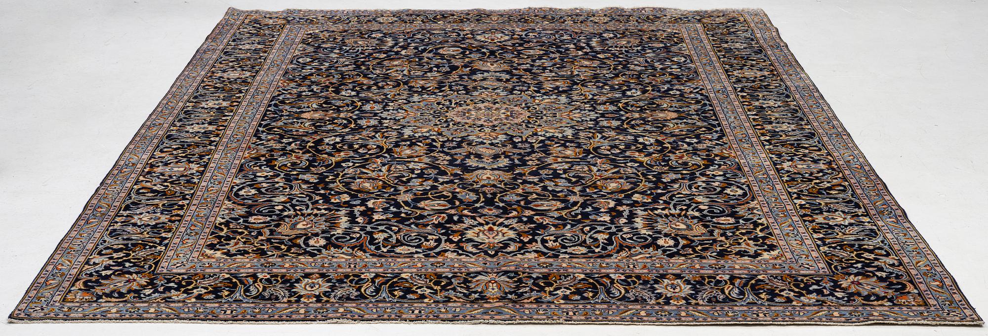 Matta, Keshan, ca 415 x 315 cm.