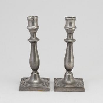 A PAIR OF EMPIRE PEWTER CANDLESTICKS, first half of the 19th century.