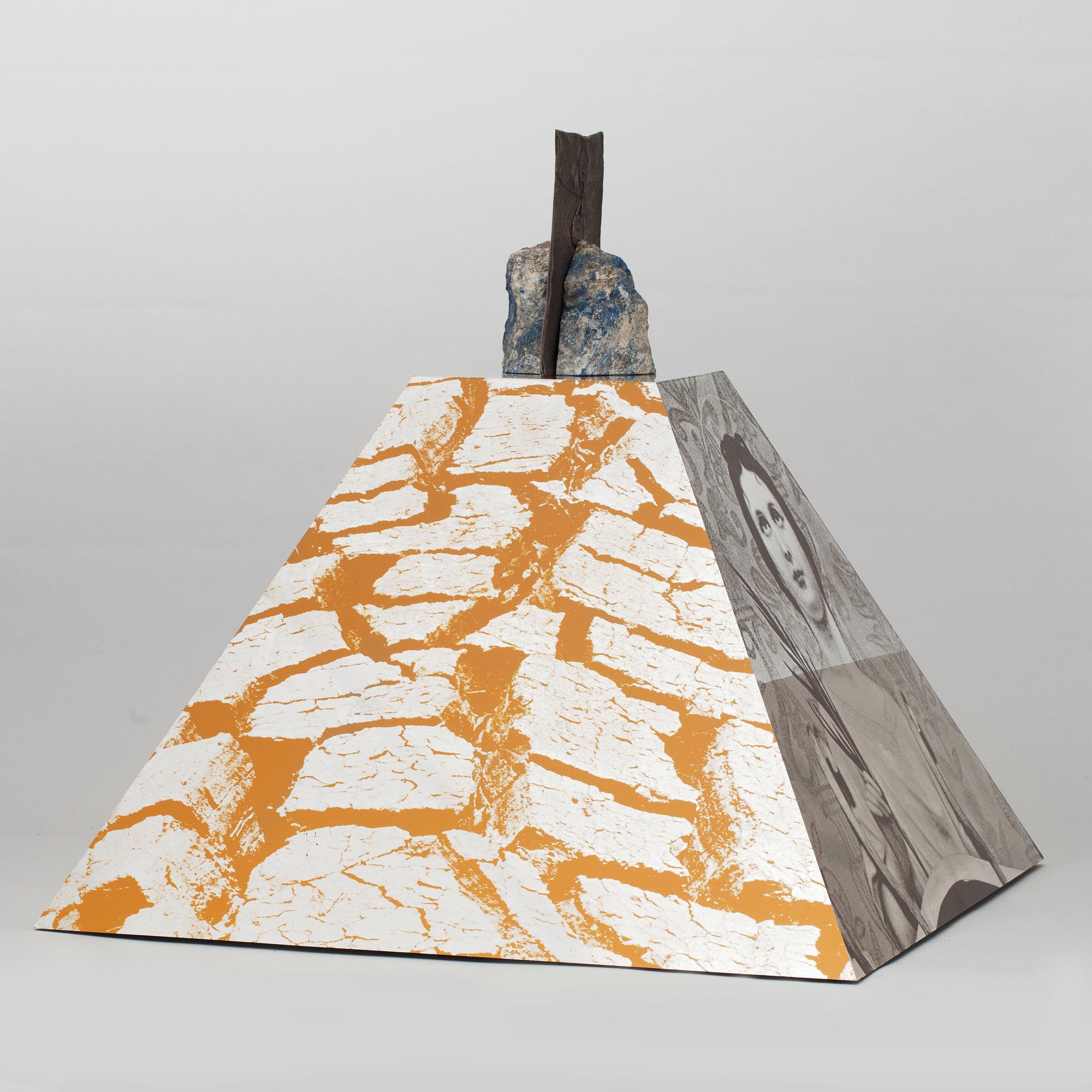 ROBERT RAUSCHENBERG, sign och dat -86 och numr 4/25. Multipel. Aluminium, screentryck, reliefpräglad silverplatta.