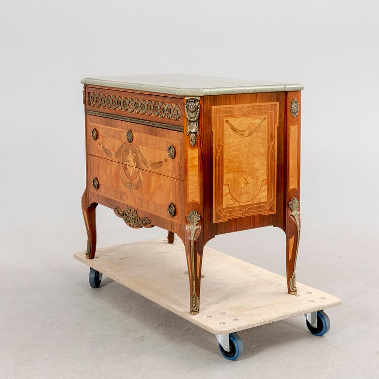 A mid 1900s  Gustavian style dresser.