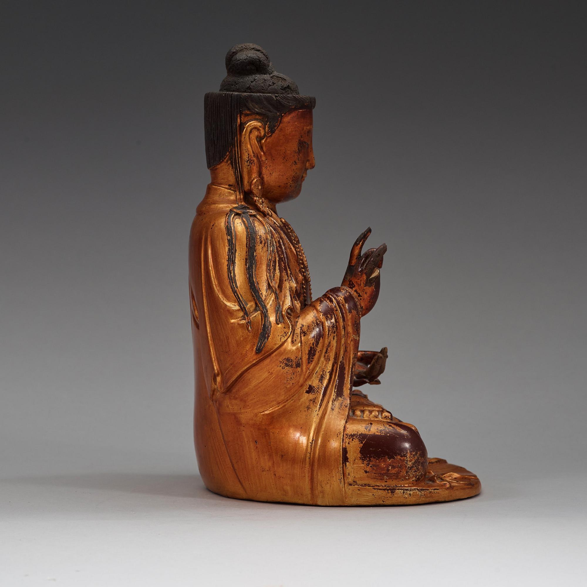 A dry gilt lacquered figure of buddha, Ming dynasty (1368-1644).