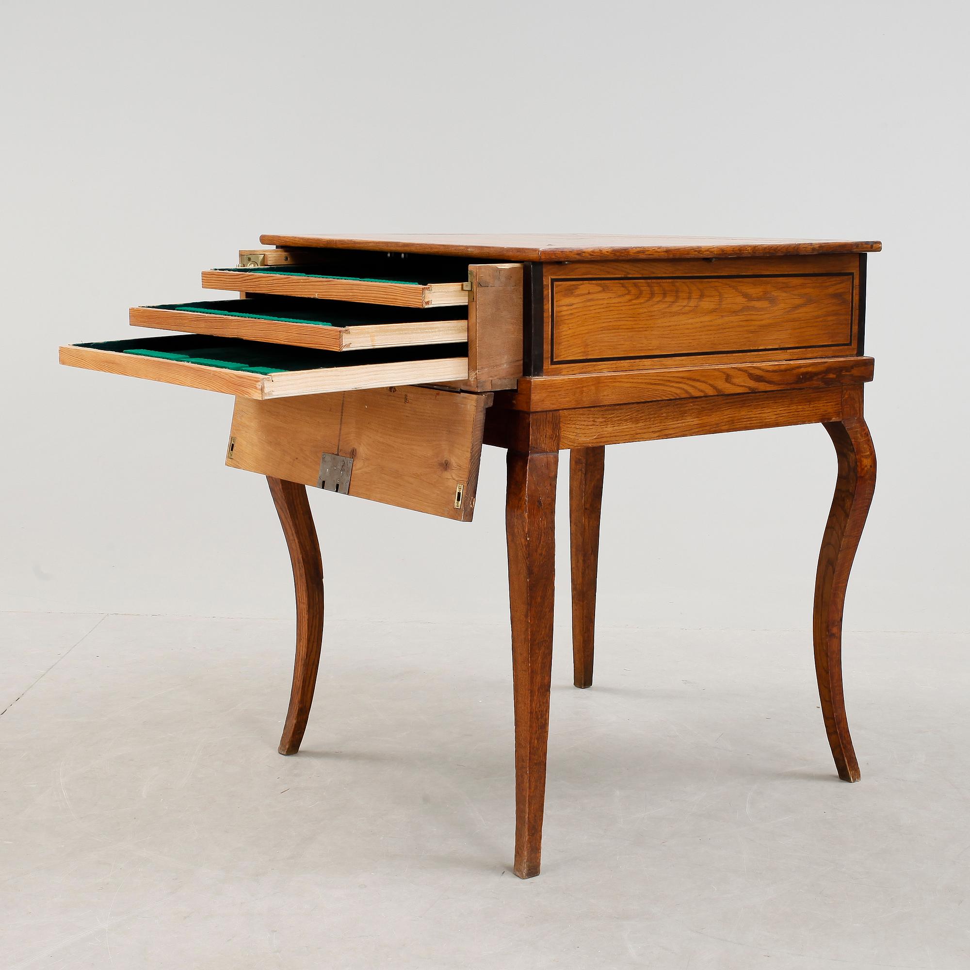 BESTICKSCHATULL, senbarockstil, 1800-tal.