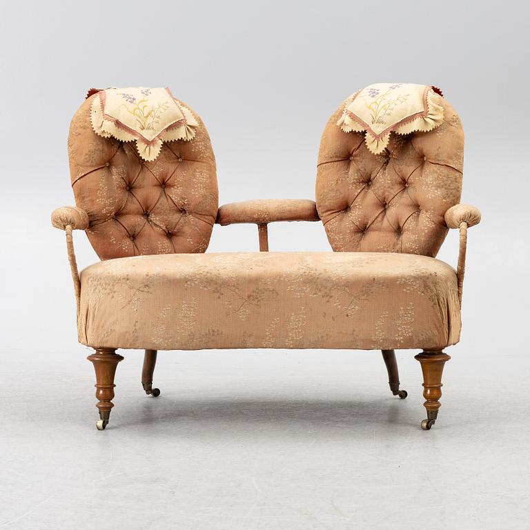 Salongsgrupp, 3 delar, med Drottning Sofias emblem, sent 1800-tal.