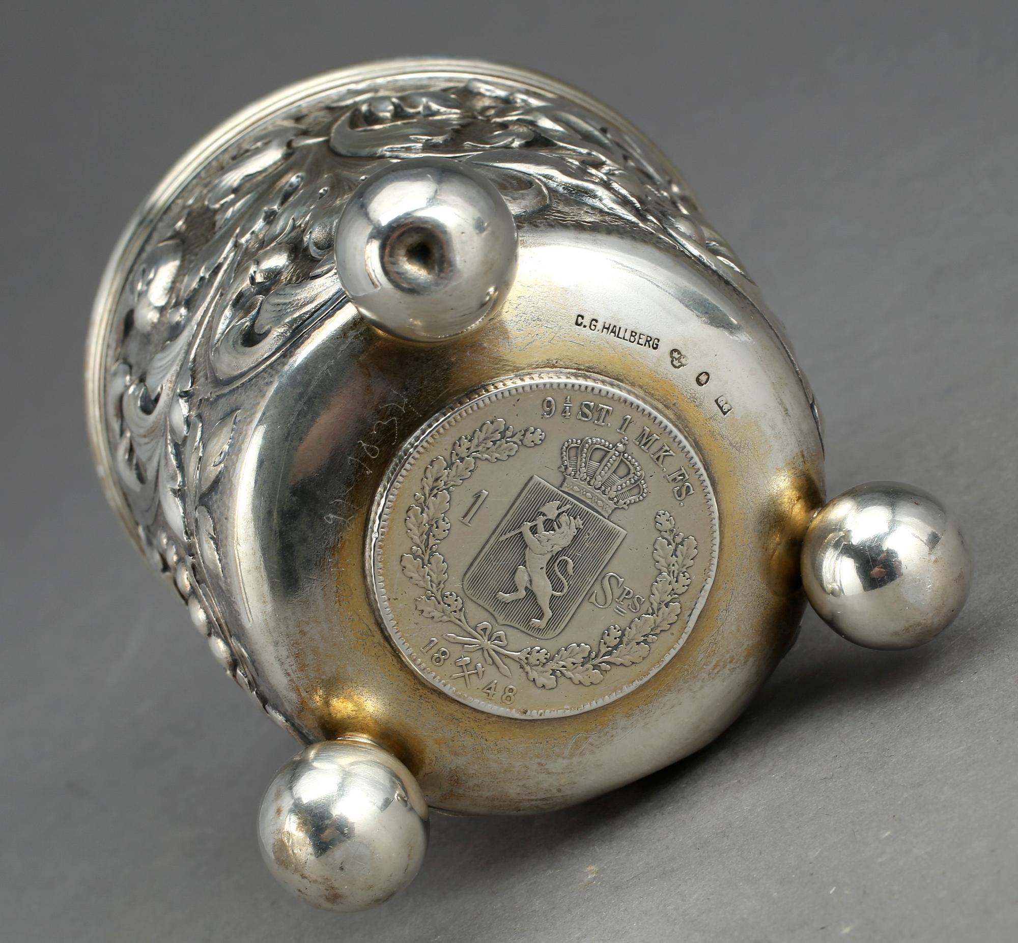 BÄGARE, silver, CG Hallberg, 1894. Vikt ca 153 gram.