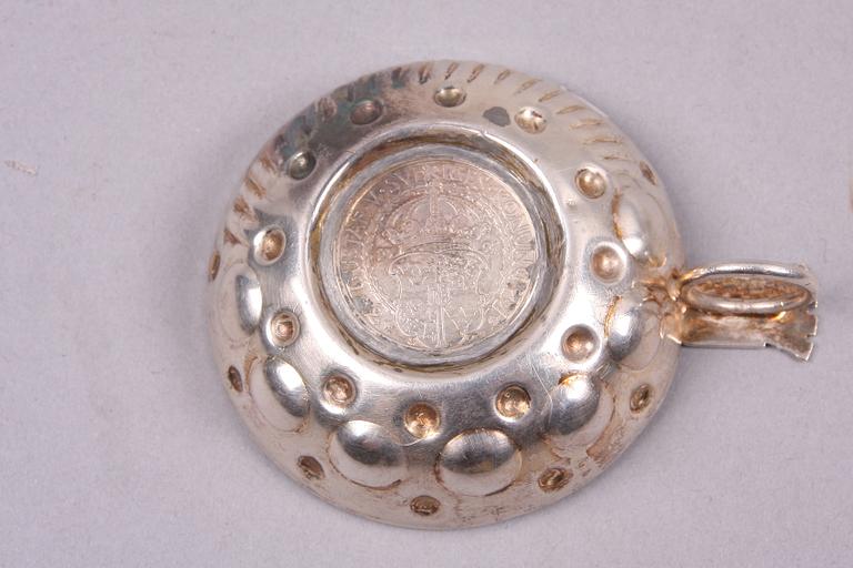 FLAKONG, TESIL SAMT VINPROVARSKÅL, 3 delar, silver, bla Frankrike, 1900-tal.
