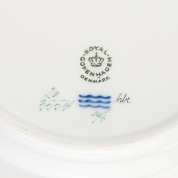 A set of eight Royal Copenhagen "Flora Danica" dessert dishes, Denmark, 20th Century.