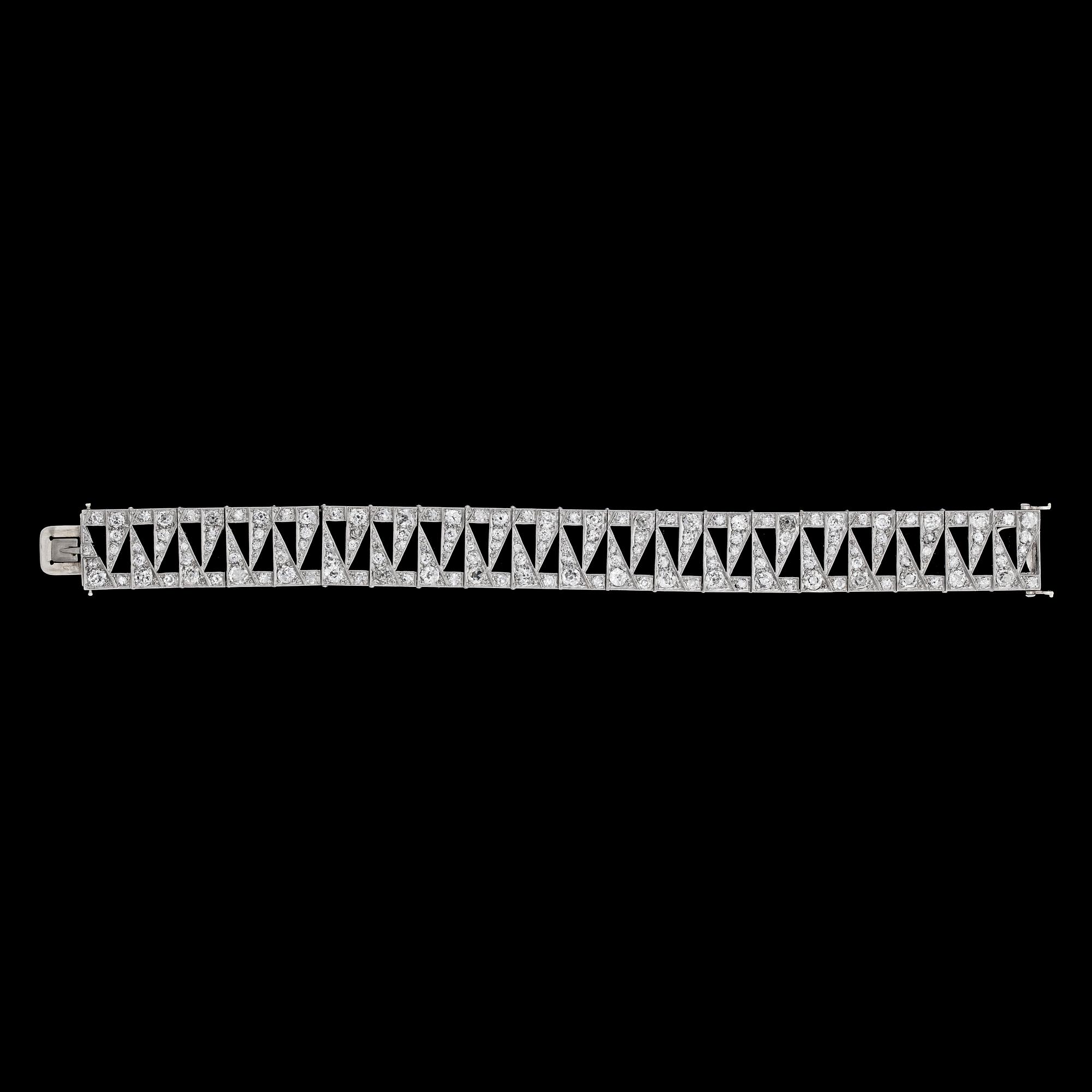 ARMBAND, antikslipade diamanter, tot. ca 17 ct, i symmetrisk komposition. Art Deco, 1930-tal.