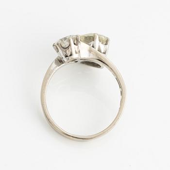 Ring with two brilliant-cut diamonds.