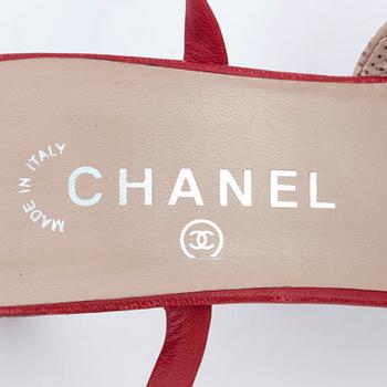 CHANEL,  ett par slingbacks / sandaletter. Storlek 39.