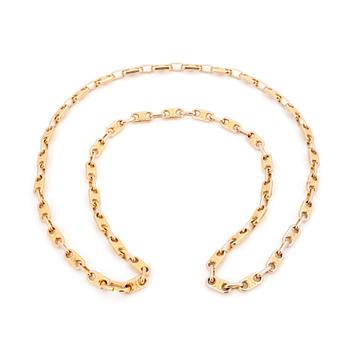 336. CÉLINE, a gold colored chain necklace.
