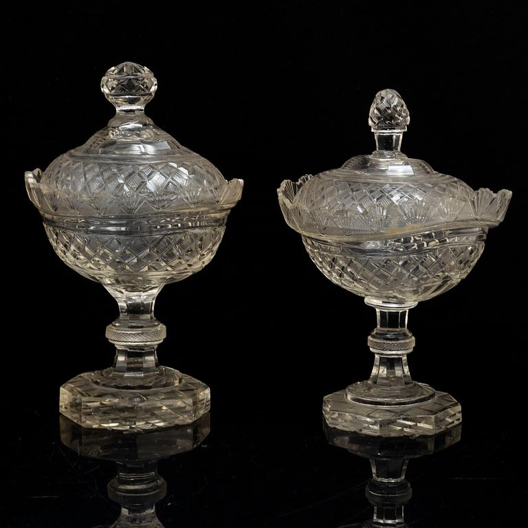 Skålar med lock, 2 st, glas samt flaskor, ett par, 1800-tal.