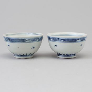 A pair of blue and white bowls, Qing dynasty, 18th Century.