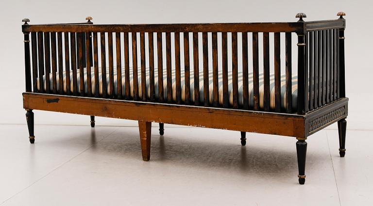 SOFFA, sengustaviansk, omkring år 1800.