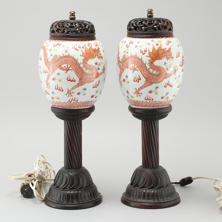 A pair of Chinese lanterns, early 20th Century.