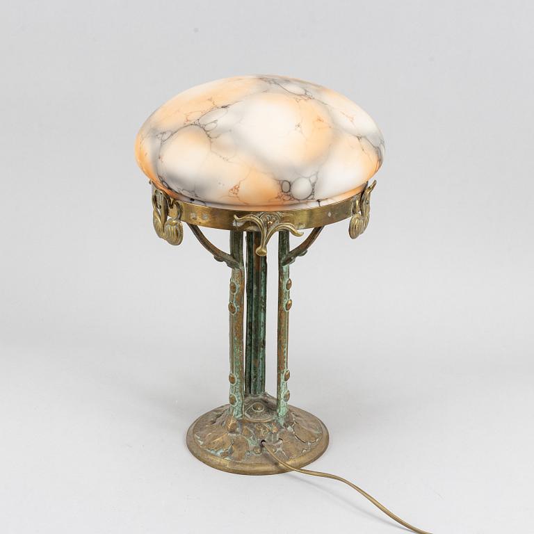 A brass and bronze Art Nouveau table lamp, early 20th century.