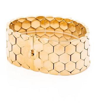 18K gold bracelet.