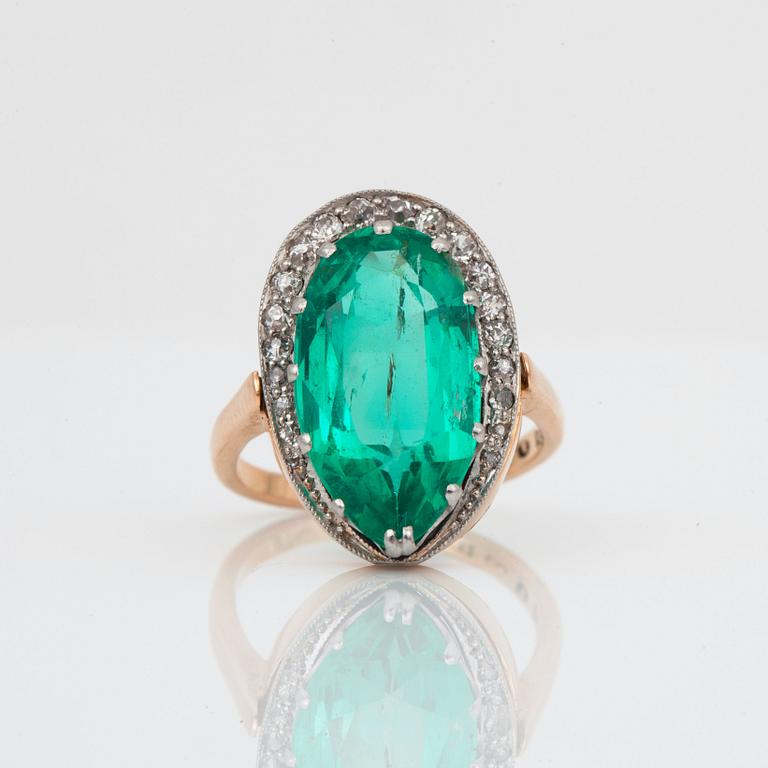 A circa 6.25 ct drop-shaped emerald and old-cut diamond ring/necklace. Total carat weight of diamonds circa 0.50 cts.