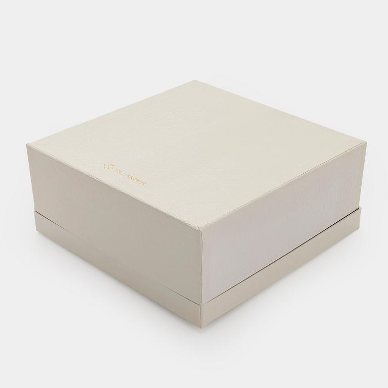 A. Tillander, skål, sterlingsilver och emalj. Helsingfors 2005.