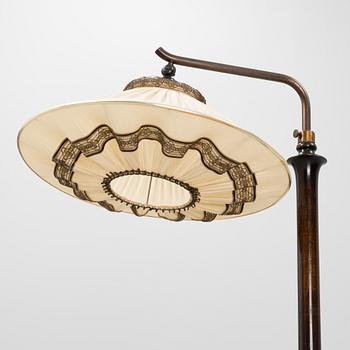 A 1930s sidetable with a lamp.
