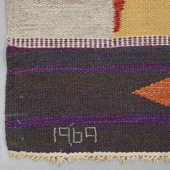 A CARPET, flat weave, ca 449 x 242,5 cm, signed MG, dated 1969.