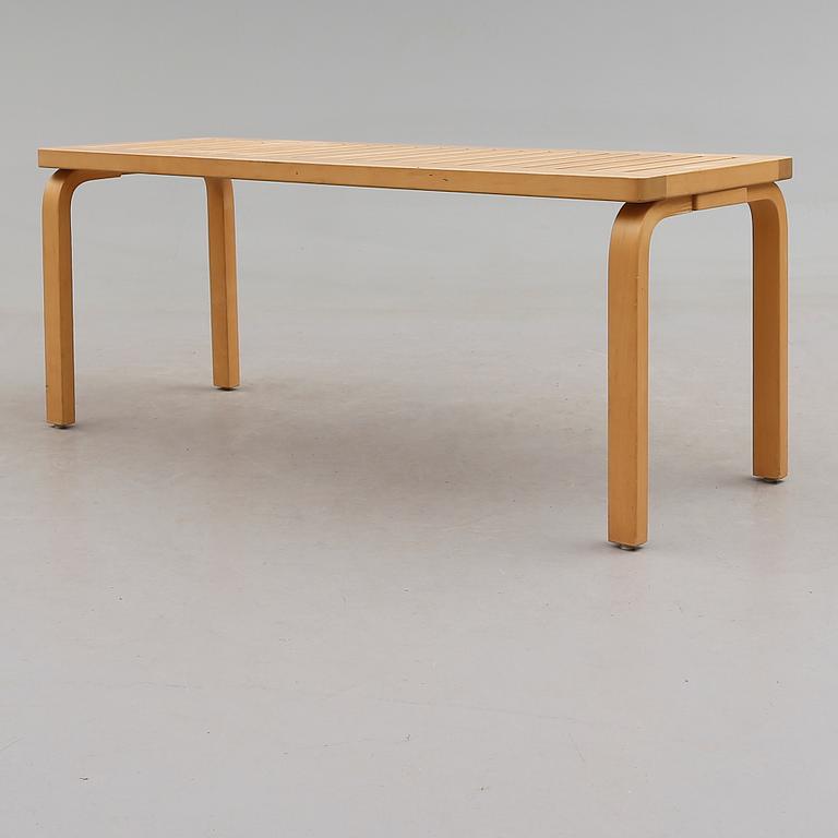 BÄNK, modell 153A, Alvar Aalto, Artek, 1900-talets andra hälft.