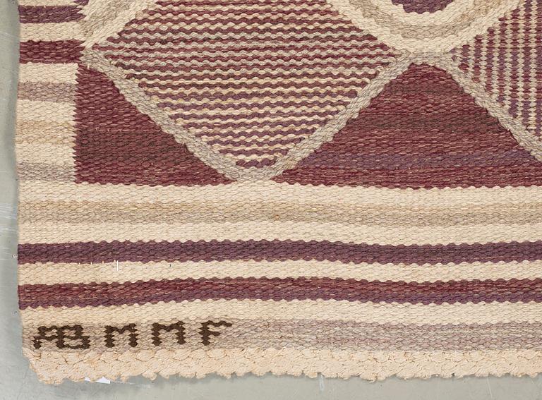 CARPET. "Spättan, lila". Tapestry weave. 272,5 x 173 cm. Signed AB MMF BN.