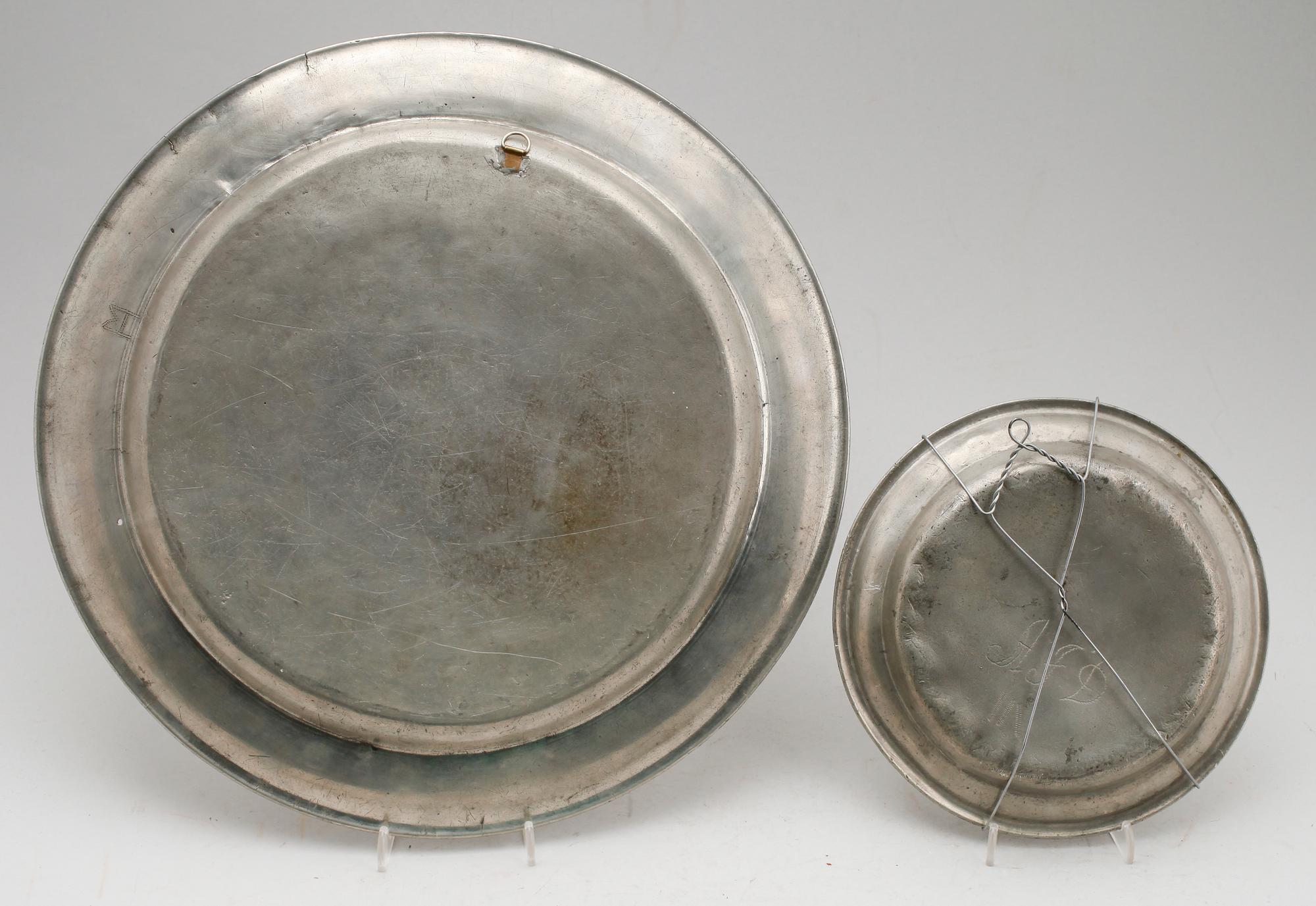 FAT, 2 st, tenn, Johan Daniel Schmitt, Norrköping 1738, resp Peter Näsman Gävle 1767.