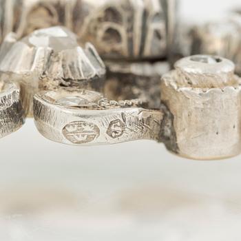 Bracelet in silver with a faceted emerald and rose-cut diamonds.