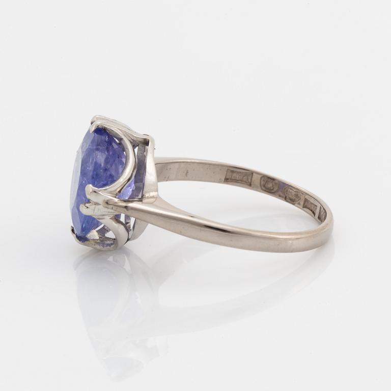 Ring, med tanzanit.
