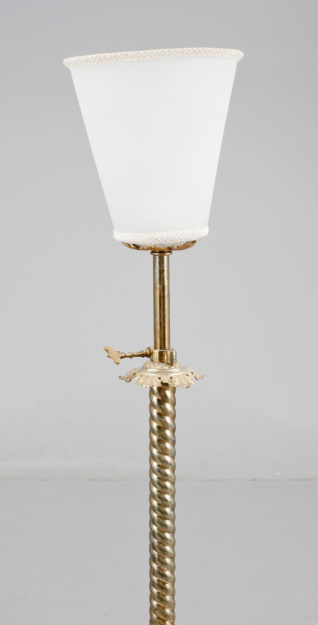 GOLVLAMPA, mässing, sekelskiftet 1900.