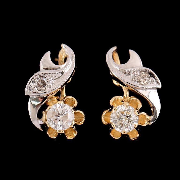 ÖRHÄNGEN, 1 par, 14 k guld, 2 briljantslipade diamanter  totalt 0.65 ct.