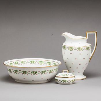 TVÄTTSERVIS, 3 dlr, tidigt 1900-tal, en del märkt Limoges, porslin.