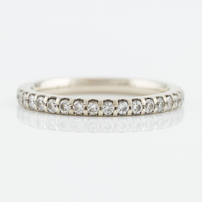 Ring helallians, 14K guld med briljantslipade diamanter.