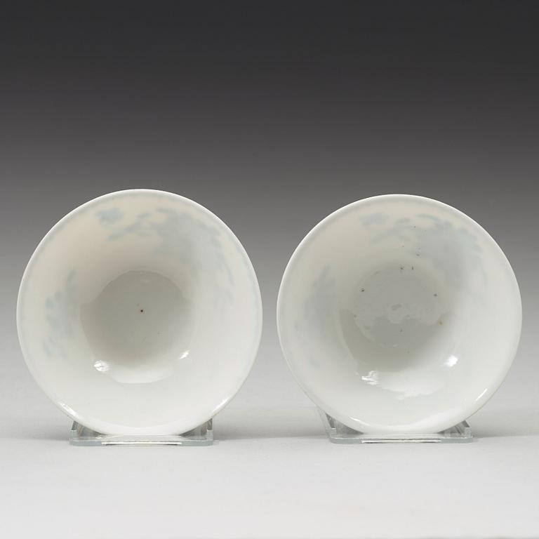 SKÅLAR, ett par, porslin. Qingdynastin, Guangxus märke och period (1875-1908).