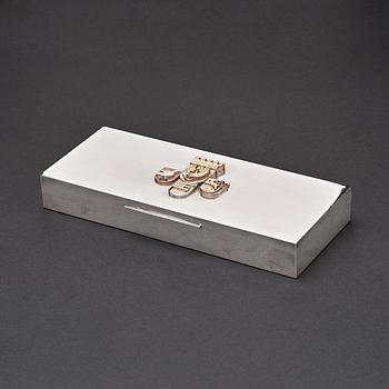 148. Wiwen Nilsson, a sterling rectangular box with a two colour gilt emblema in relief, Lund 1956.