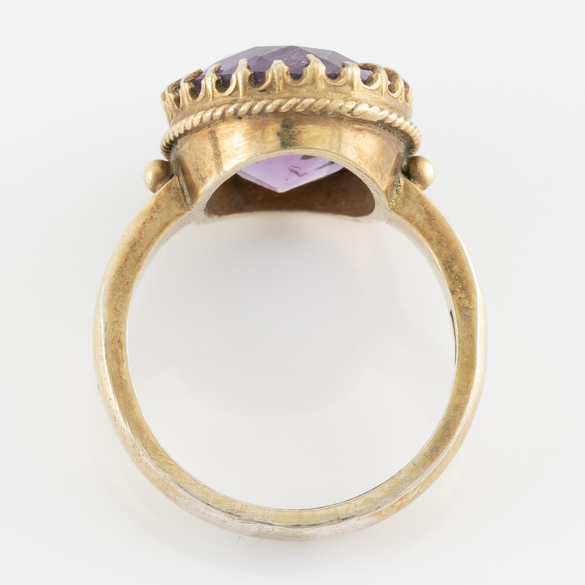 A set with a necklace, a bracelet, a brooch, and a ring.