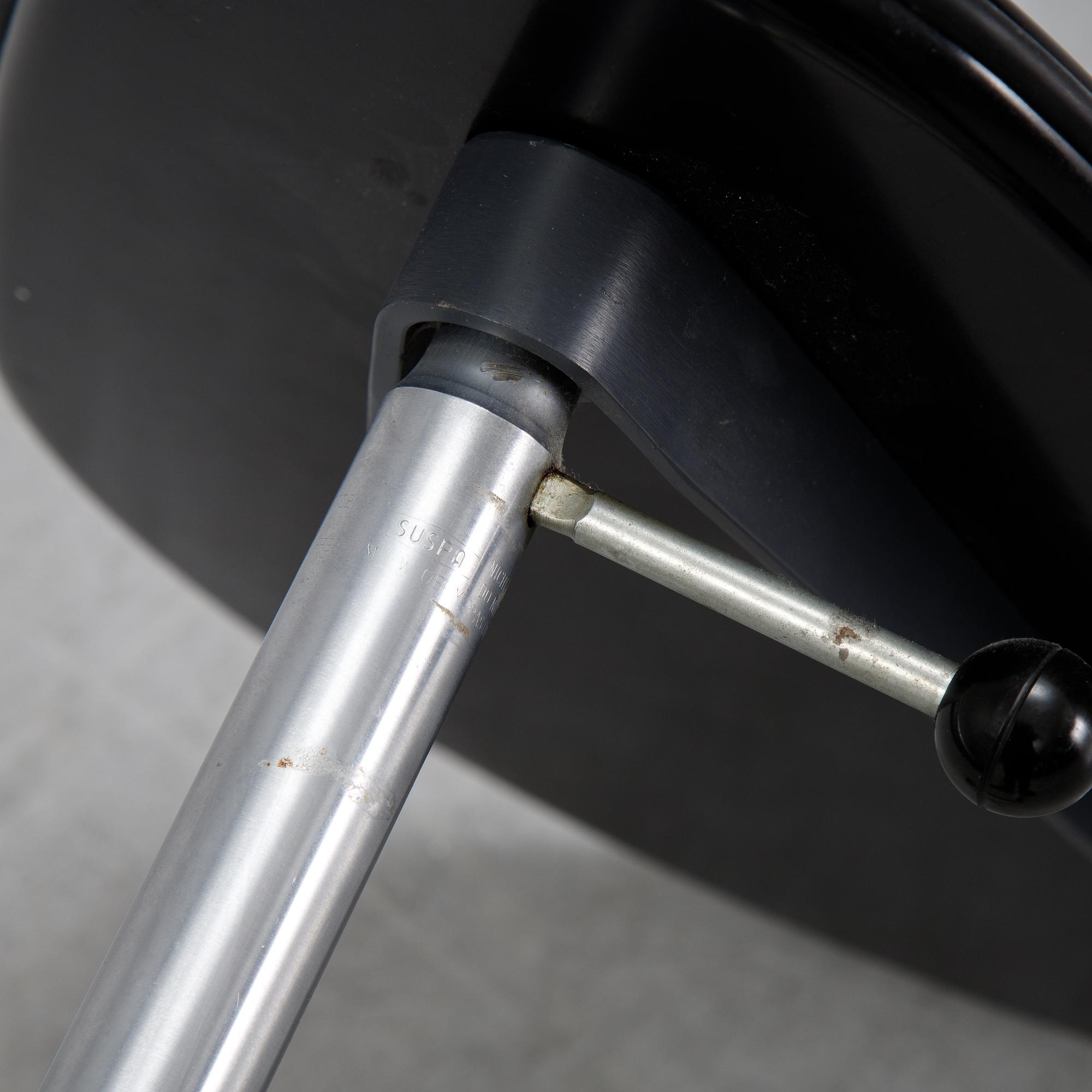 Toshiyuki Kita, bord, "Kick", Cassina, Italien, modell lanserad 1983.