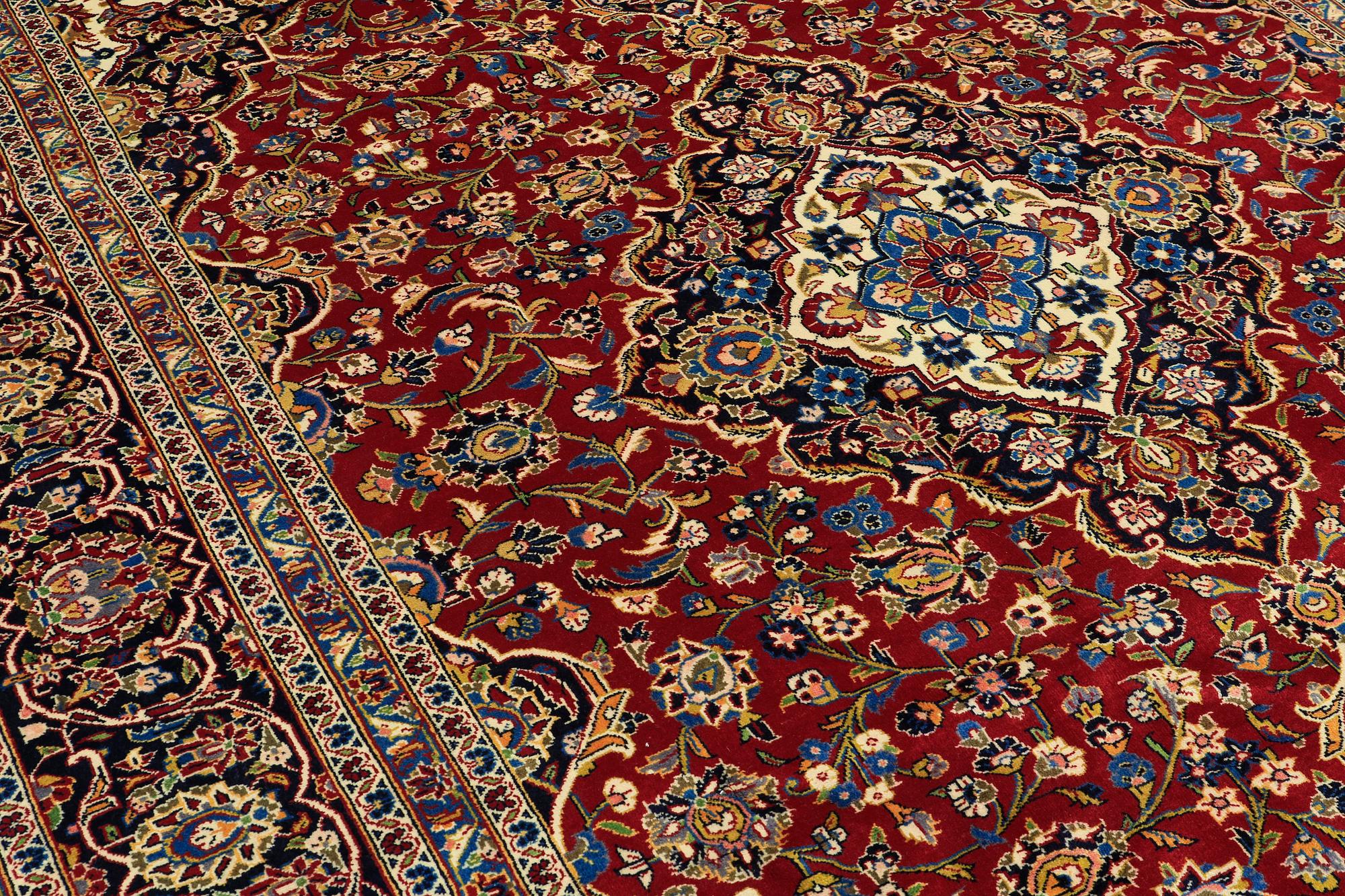 MATTA, Keshan, signerad, ca 370 x 283 cm.