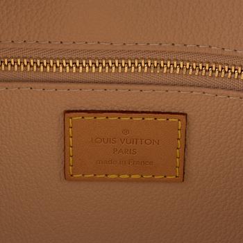 TOILET BAG, "Toiletry Bag" Louis Vuitton.